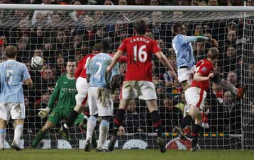 Ο Ρούνι «χτύπησε» στην εκπνοή και έστειλε την Γιουνάιτεντ στον τελικό