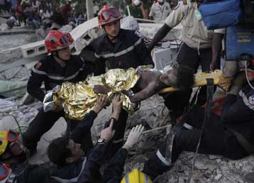 Ανάσα ζωής κάτω από τα συντρίμμια της Αϊτής