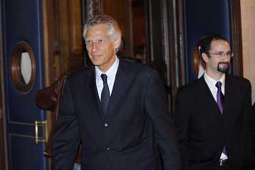 Αθώος ο Ντε Βιλπέν για τις κατηγορίες συνωμοσίας με στόχο τον Σαρκοζί