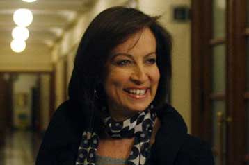 Να οριοθετήσουν το πανεπιστημιακό άσυλο καλεί τους πρυτάνεις η Αννα Διαμαντοπούλου