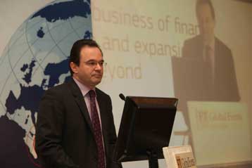 Αθήνα και Βρυξέλλες διαψεύδουν τα νέα σενάρια «διάσωσης» της οικονομίας