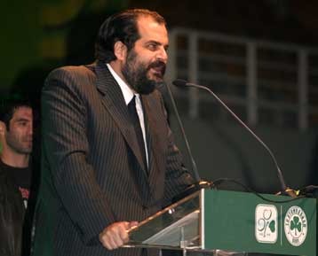 Μήνυμα για νταμπλ από τον Πατέρα στην κοπή της πίτας