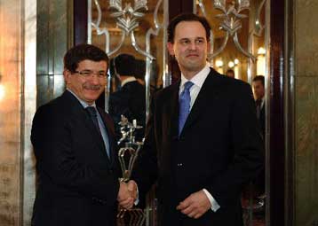 Νέο ορίζοντα ελληνοτουρκικής συνεργασίας βλέπουν Αθήνα και Αγκυρα