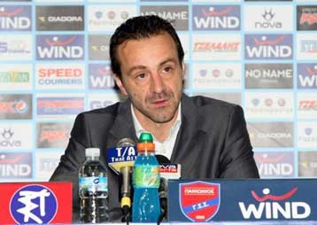 Αισιόδοξος ο Μάντζιος για τον Πανιώνιο που απέκτησε και τον Γιόνσον από την ΑΪΚ