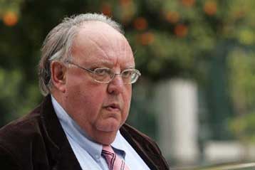 Δεν αποκλείει «σχέδιο» πίσω από τους εμπρησμούς της συναγωγής Χανίων ο Θ.Πάγκαλος