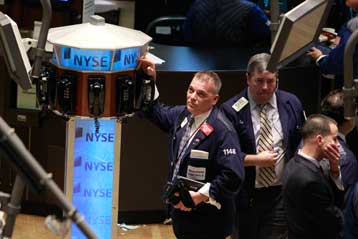 Aνοδος στις ευρωπαϊκές αγορές την Παρασκευή, πτώση στη Γουόλ Στριτ