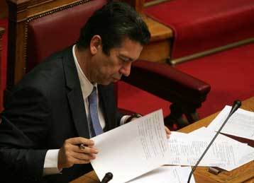 Διαψεύδει ο υπουργός Επικρατείας οποιαδήποτε σχέση με τον Μ.Χριστοφοράκο