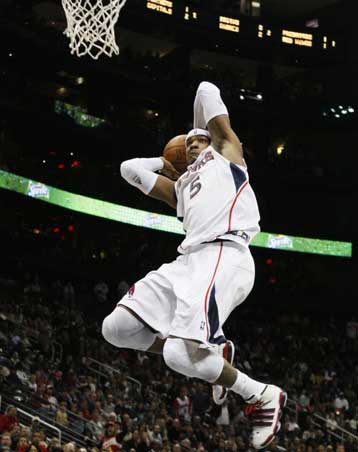 Οι Χοκς βρήκαν το «κουμπί» επί των Σέλτικς με νέα νίκη