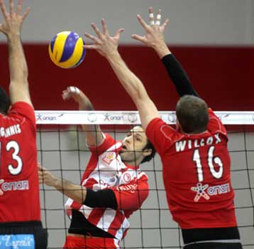 Επιστροφή στις νίκες για Ολυμπιακό, δυσκολεύτηκε ο Παναθηναϊκός