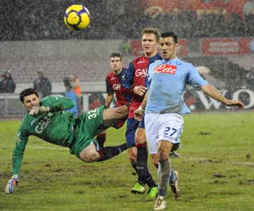 Μοιρασιά για Νάπολι και Τζένοα, «εκρητική» η Μπάρι