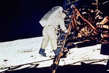 Ακυρώνει ο Μπαράκ Ομπάμα τα σχέδια επιστροφής στη Σελήνη