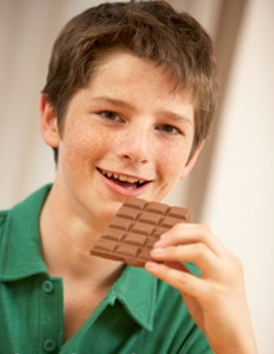 Σοκολάτα η αιτία της εφηβικής ακμής;