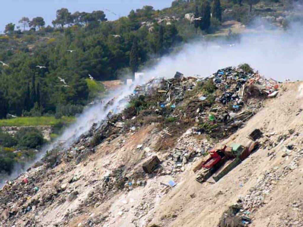 Απορρίματα στις Σπέτσες