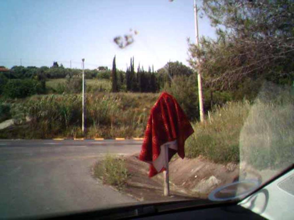 Κουβέρτα πάνω σε στοπ στην εθνική οδό