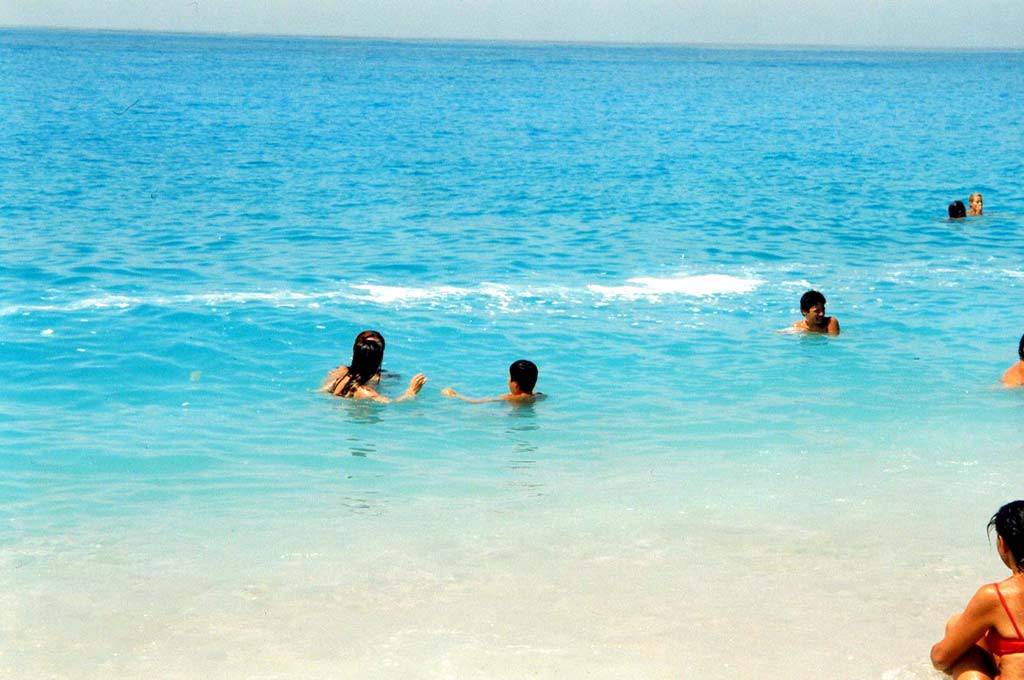 Μόλυνση στις δυτικές ακτές της Λευκάδας