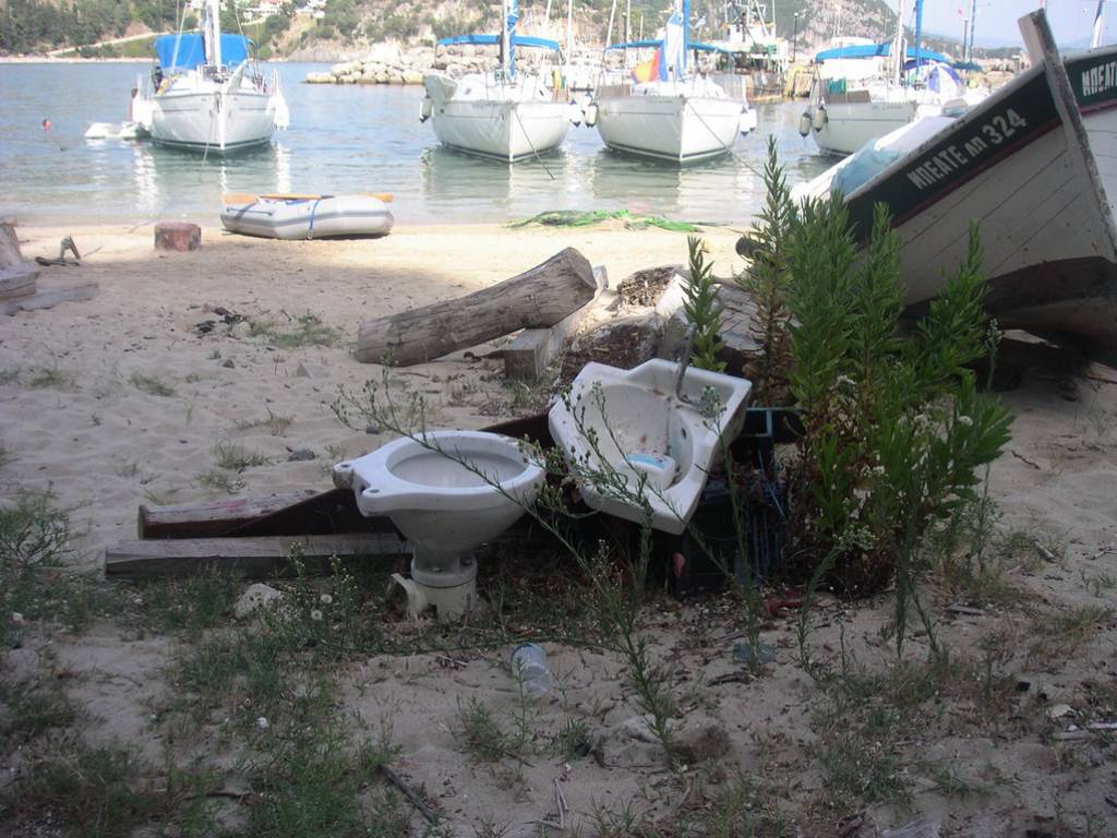 Σκουπίδια στην Πάργα