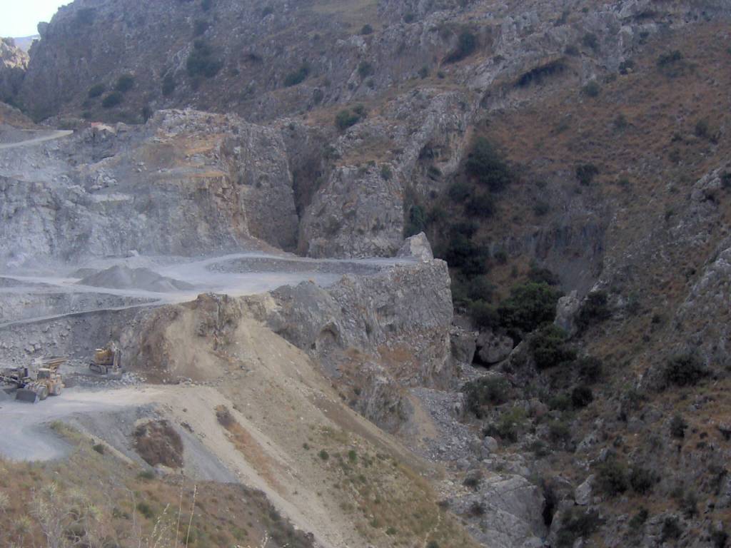 Η καταστροφή του φαραγγιού στο Δήμο Αγίας Βαρβάρας, στο Ηράκλειο Κρήτης