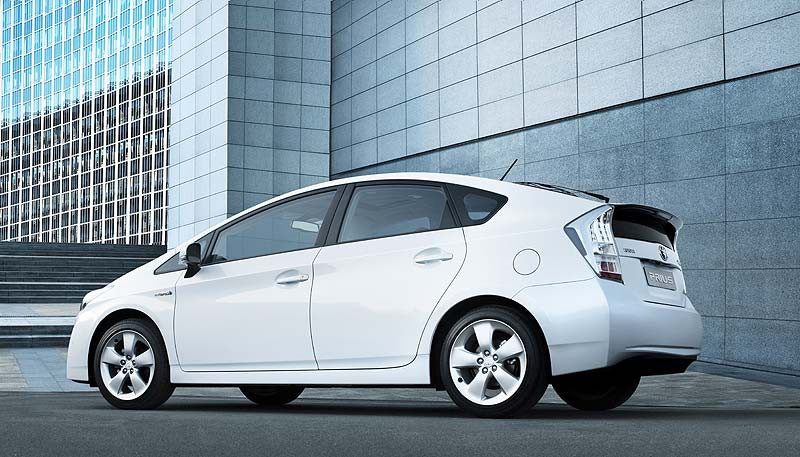 Σε διπλάσιο σκόρ στοχεύει η Toyota για το Prius το 2011