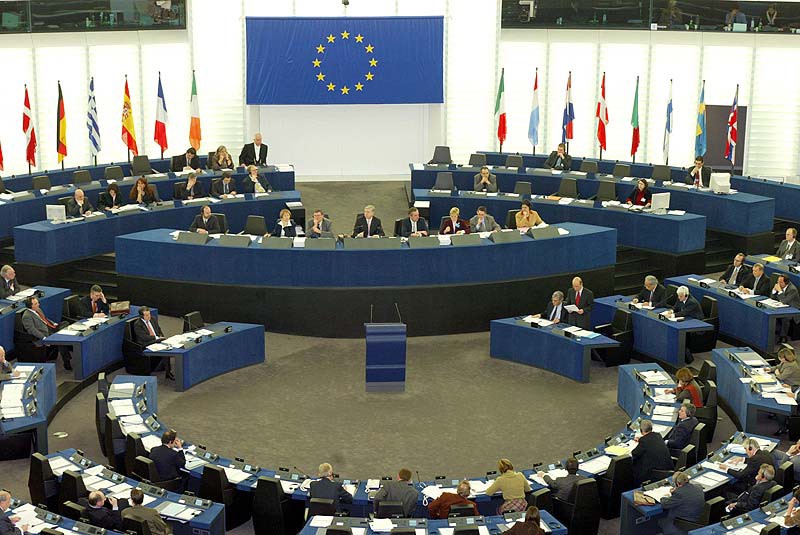 Αυστηρότερα όρια εκπομπών CO2 προοιωνίζει η νέα Κομισιόν