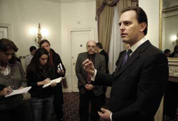 Περιμένουμε τις ΗΠΑ για τη βίζα, δηλώνει ο Δ.Δρούτσας