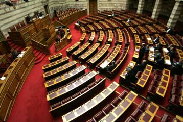 Στη Βουλή οι πολιτικοί αρχηγοί στην προ ημερησίας διάταξης συζήτηση για τη διαφθορά