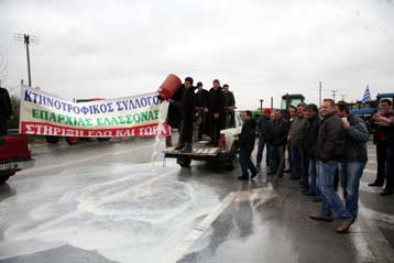 Σε κινητοποιήσεις και οι κτηνοτρόφοι με οικονομικά και θεσμικά αιτήματα