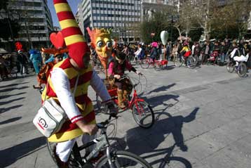 «Αρωμα» Αποκριάς στην Αθήνα με μουσικές και χρώματα