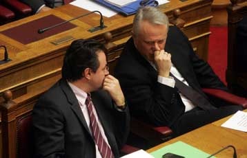 Μειώνονται κατά 50% για όλο το 2010 οι υπερωρίες των υπαλλήλων στα πολιτικά γραφεία