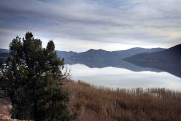 Υπεγράφη η διακρατική συμφωνία για την προστασία των Πρεσπών