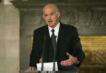 Παγώνουν μισθοί και προσλήψεις, αυξάνονται όρια ηλικίας και φόροι στα καύσιμα