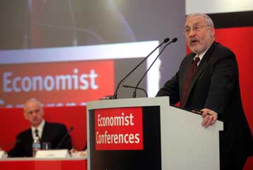 Στιγματίζει ο Τζ.Στίγκλιτς την εμμονή των κυβερνήσεων με τα ελλείμματα