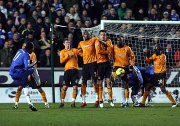 Η Χαλ «κράτησε» την Τσέλσι δύο βαθμούς κοντά στην Μάντσεστερ Γ.