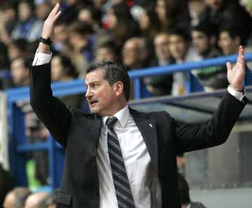 Παράπονα Ζούρου για την άμυνα αλλά και ευχές στον Κατσικάρη