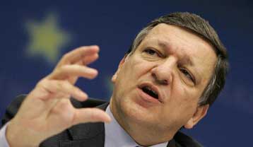 Με «νομική δράση» εναντίον των αγροτικών μπλόκων προειδοποιεί η Κομισιόν