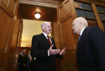 Για συναίνεση απέναντι στην κρίση μίλησε ο πρωθυπουργός συγχαίροντας τον Κ.Παπούλια