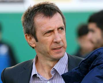 Απογοητευμένος από απόδοση και ρεζέρβες ο Νιόπλιας, ευχαριστημένος ο Σταθόπουλος