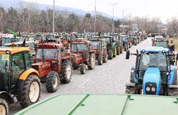 Νέα συνάντηση της Κ.Μπατζελή με αγρότες, «ρήγμα» στα μπλόκα της Β.Ελλάδας
