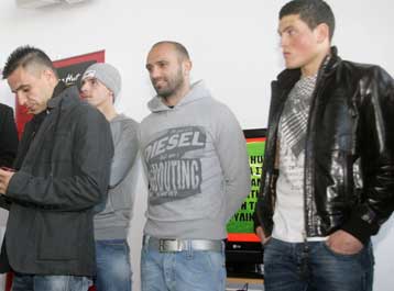 Δεν τα παρατούν για τον τίτλο στον Ολυμπιακό