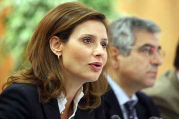 Στα χέρια των αγροτών η εκτόνωση της κρίσης, ξεκαθάρισε η Κ.Μπατζελή