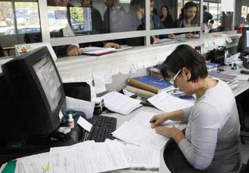 Απεργούν και την Παρασκευή οι εφοριακοί και οι τελωνειακοί