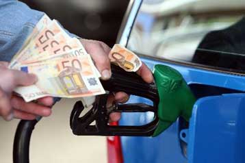 Κύμα ανατιμήσεων αναμένεται στην αγορά από την αύξηση του φόρου στα καύσιμα