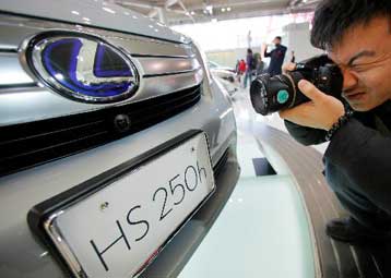 Προληπτικούς ελέγχους και αυτοκίνητα Lexus αποφάσισε η Toyota