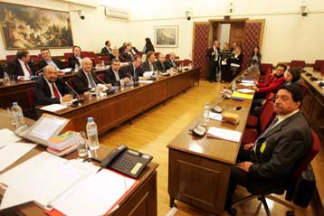 Πρεμιέρα στην Εξεταστική της Siemens με πυρά κατά Ζαγοριανού και καταγγελίες της ΝΔ