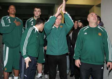 Στήριξη από 800 φιλάθλους του ΠΑΟ σε Ομπράντοβιτς και παίκτες