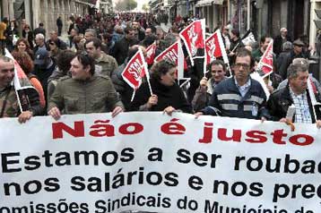 Στους δρόμους της Πορτογαλίας 50.000 δημόσιοι υπάλληλοι κόντρα στις περικοπές