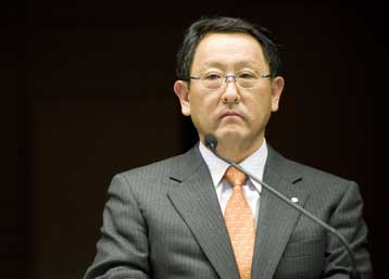 Δημόσια συγγνώμη του προέδρου της Τοyota για το πρόβλημα στα οχήματα της εταιρείας