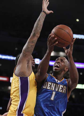 Ήττα των Λέικερς από το Ντένβερ δια χειρός Μπίλαπς