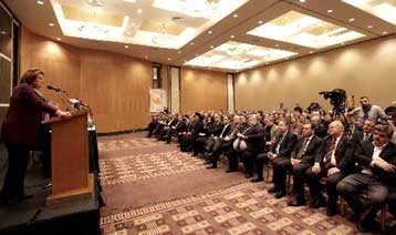 Ανοιχτό το ενδεχόμενο στήριξης των επιχειρήσεων στα Τέμπη άφησε η Λούκα Κατσέλη