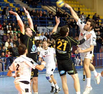 Η ΑΕΚ… έστειλε συγκάτοικο στον ΠΑΟΚ μετά τη νίκη της με 26-25