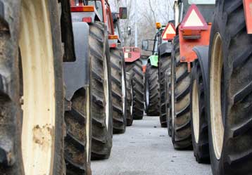 Κρίσιμες συναντήσεις για τα εναπομείναντα αγροτικά μπλόκα